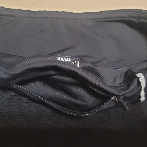 Women's XS Kyodan golf/tennis/pickleball black skort. - Picture 2 of 7